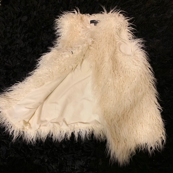 🦁 Chic Faux Fur MOSSIMO vest! - Picture 2 of 7